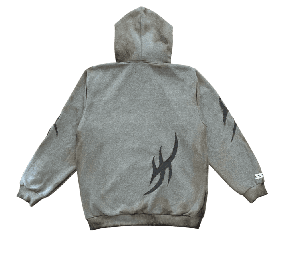 Moletom Tribal Shrimp de costas - moletom três cabos com gorro preto corroído com tribais em jeans costurados e zíper no punho esquerdo (apenas estético) tiny
