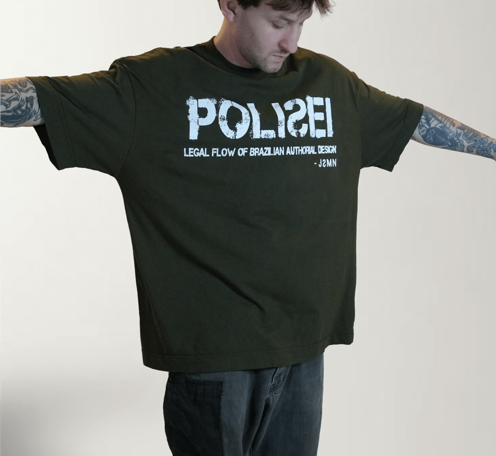 Camiseta POLIZEI Oversized Verde Militar da JSMN